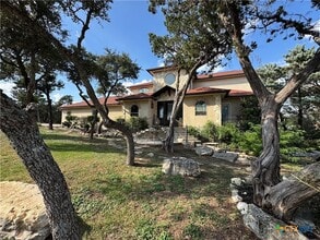 Building Photo - 2000 Village Oak