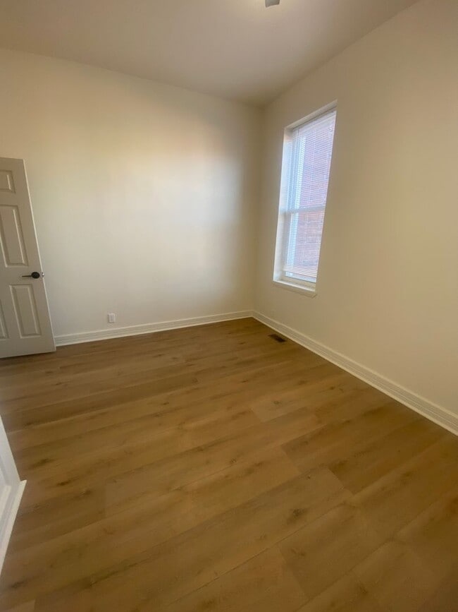 Building Photo - 3030 Chippewa St