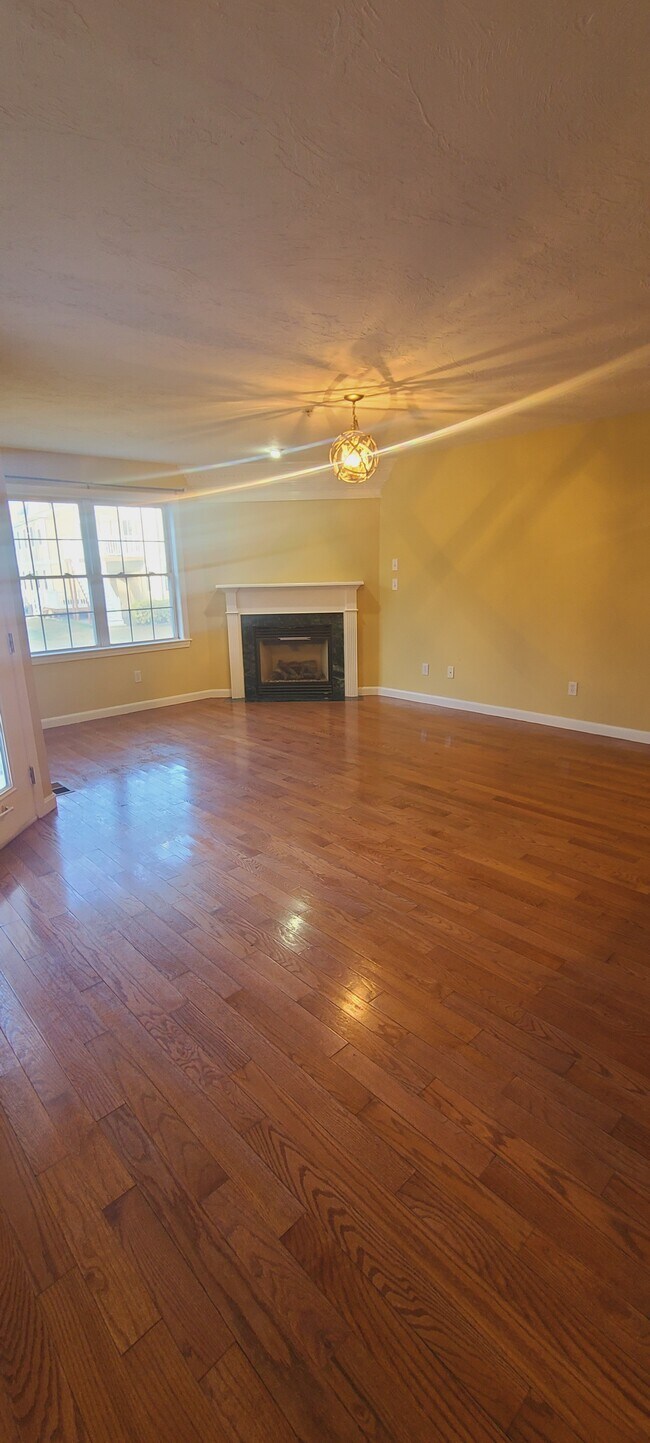 212 Tamarack Ln Unit 212 Tamarack Lane, Abington, MA 02351 Condo for