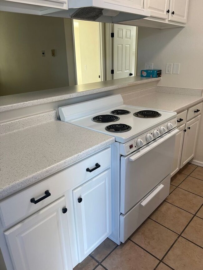 FREE RENT - GET ALL OF AUG AND SEPT FREE W... - FREE RENT - GET ALL OF AUG AND SEPT FREE W... House