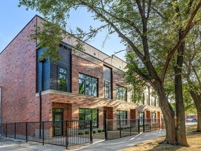 Building Photo - 2347 W Morse Ave
