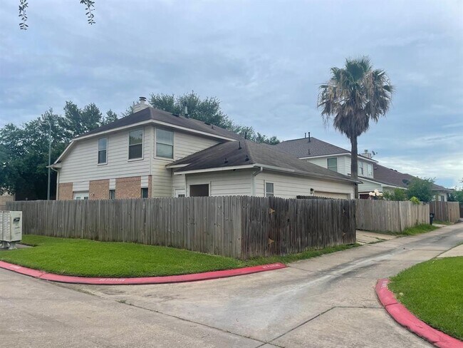 Foto del edificio - 4002 Timber Falls Ct