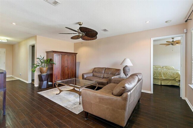 Foto del edificio - 7123 Sunrise Hill Ln