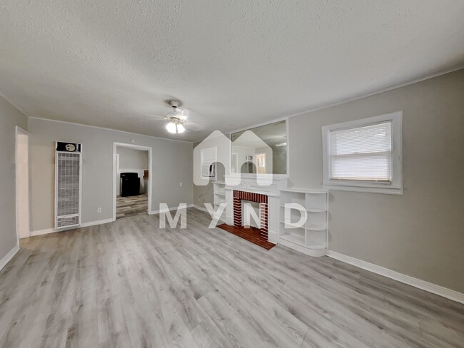 Building Photo - 2105 26th St Unit A