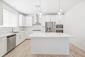 Building Photo - 10552 Jade Walk St