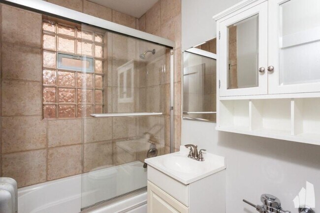 Foto del edificio - 1 bedroom in Chicago IL 60657
