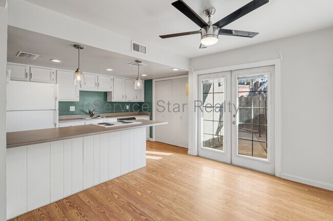 Foto del edificio - 1729 S Shannon Dr
