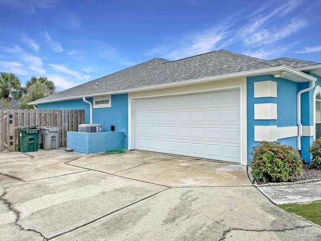 Building Photo - 512 Carson Dr