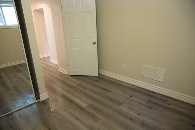 Photo du bâtiment - 4 Camilla Crescent