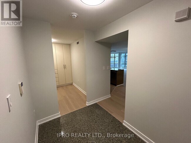 Building Photo - 10-610 Navy Wharf Ct