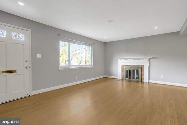 Foto del edificio - 3713 Lockwood Ln