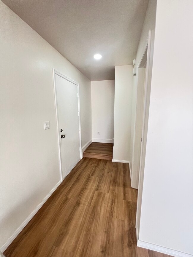 Building Photo - 12206 Rancho Bernardo Rd