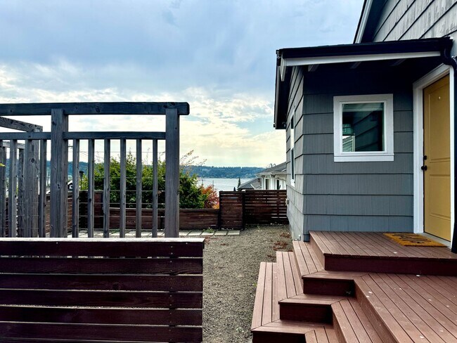 Foto del edificio - Gorgeous Manette view home now available