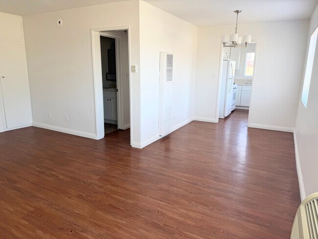 Foto del edificio - 508 N Kenmore Ave