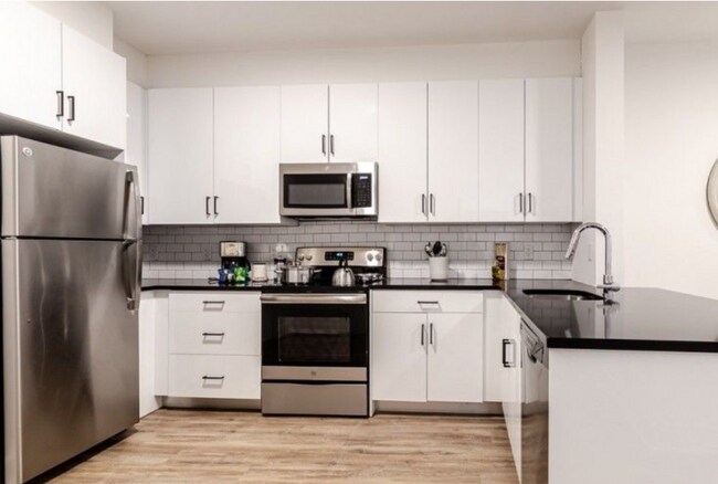 Foto del edificio - 21 Lakeside Ave