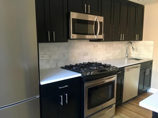 Building Photo - SUNDRENCHED BRAND NEW UNIT WITH PRIVATE OU...