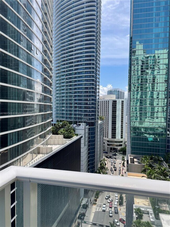 Foto del edificio - 300 S Biscayne Blvd