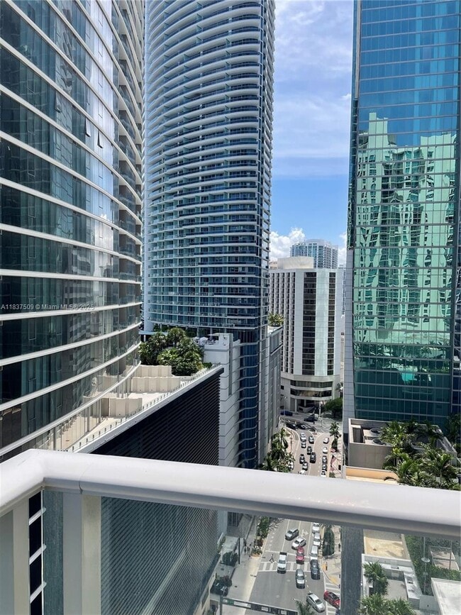 Building Photo - 300 S Biscayne Blvd