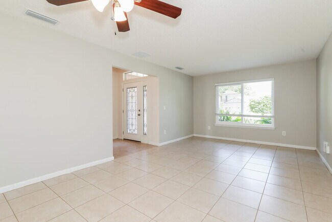 Foto del edificio - 14444 Woodfield Cir N