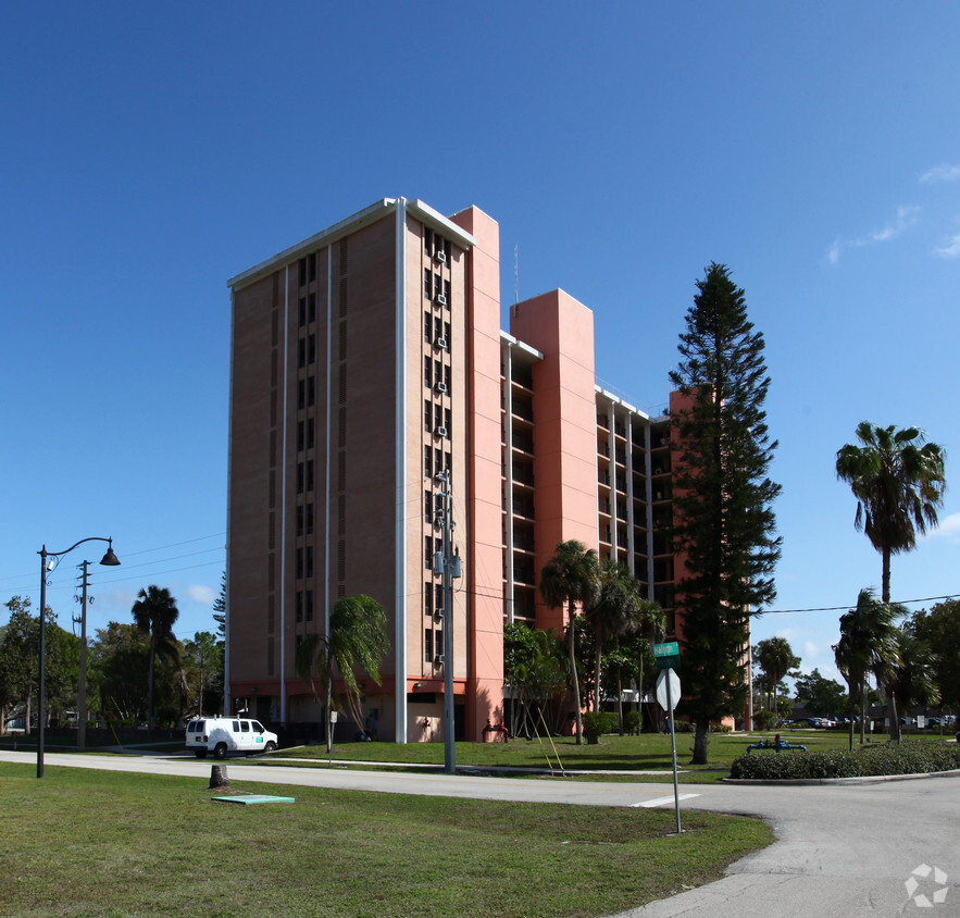 Primary Photo - Bonair Towers
