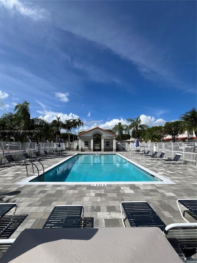 Foto del edificio - 10913 NW 43rd Ln