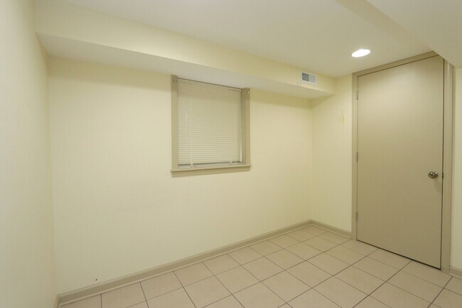 Building Photo - 2040 N Laramie Ave