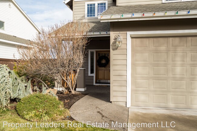 Building Photo - 3073 NE Quiet Canyon Dr