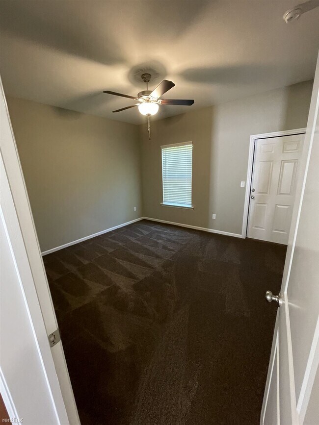 Building Photo - 3 br, 3 bath Townhome - 2208 Cedarbrook Court