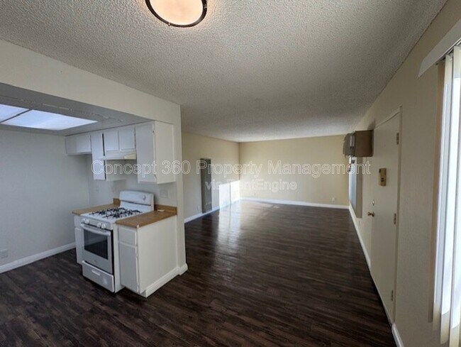 Foto del edificio - 9421 Cedar St