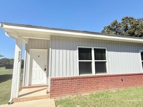 Building Photo - 8927 Untreiner Ave