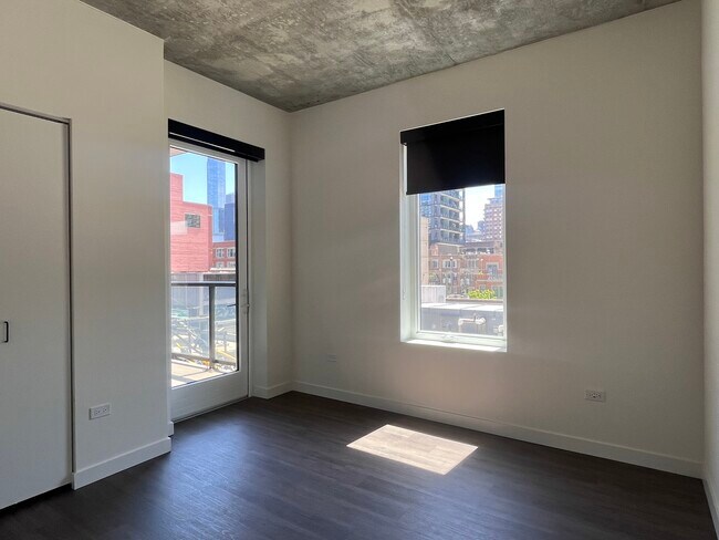 Building Photo - 421 W Huron St
