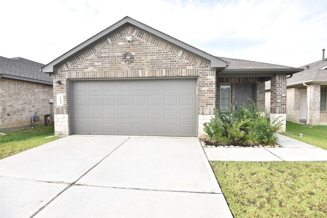 Building Photo - 16684 Lonely Pines Dr
