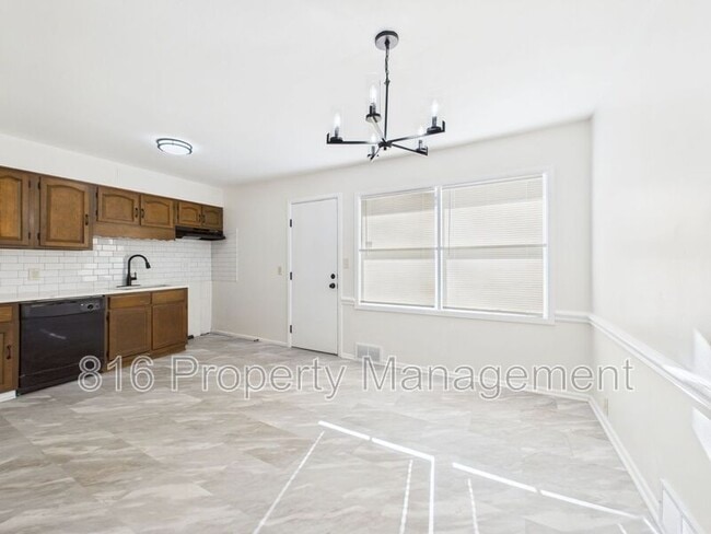 Building Photo - 6903 E 113 Terrace