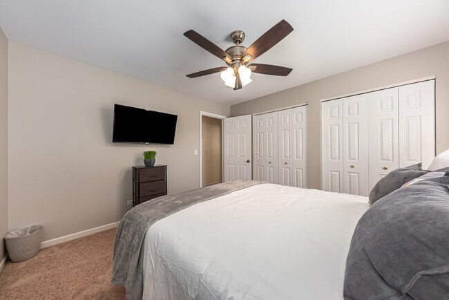 Foto del edificio - 2484 Warm Springs Ln