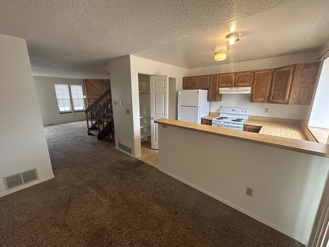 Building Photo - 2 Bed 2 Bath Condominium