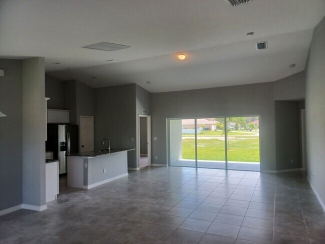 Building Photo - 4/2 Newer  construction home.