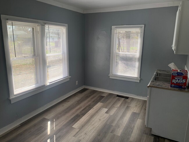 Building Photo - Newly renovated 1 bed 1 bath in the heart ...