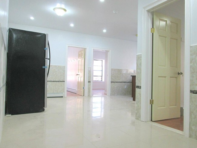 Building Photo - 67 Bay 37Th St