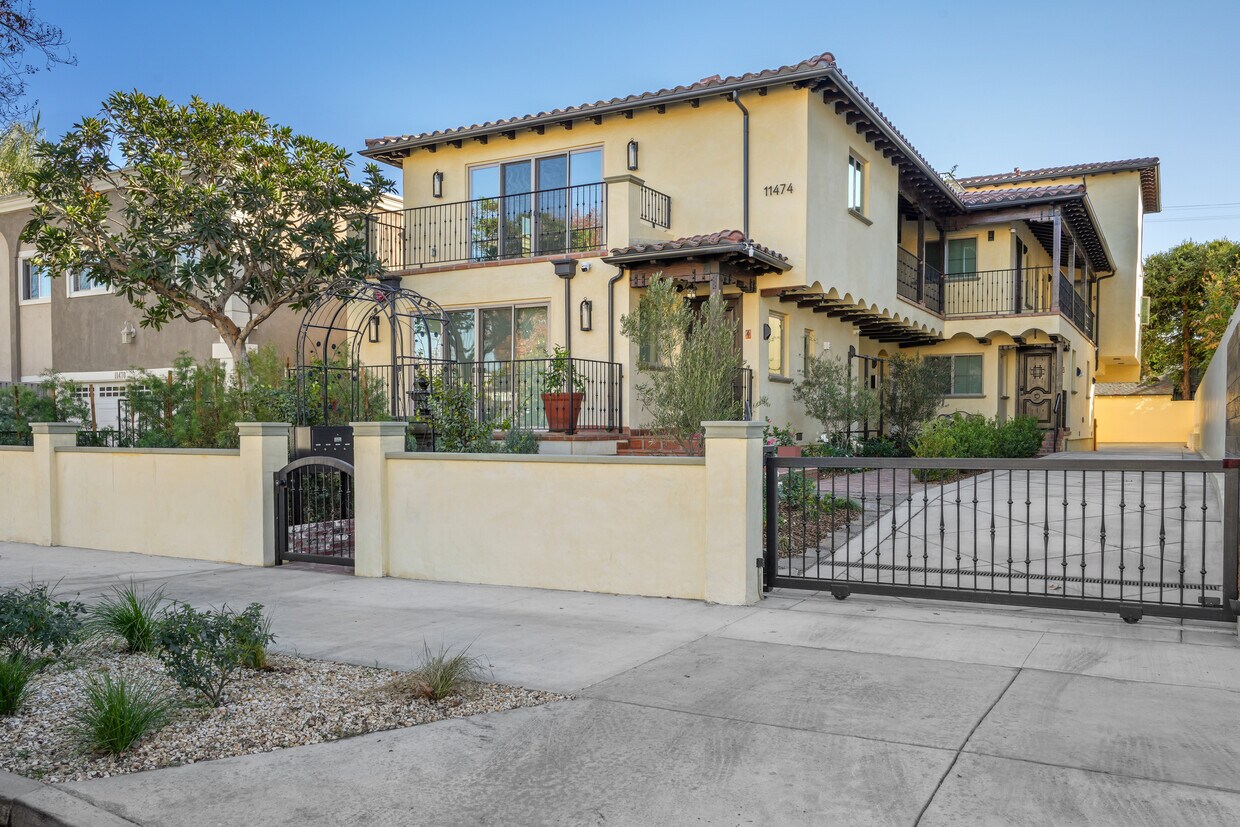 Foto principal - 11474 Moorpark St