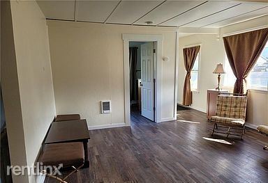 Building Photo - 3 br, 1 bath House - 1102 Centralia Colleg...