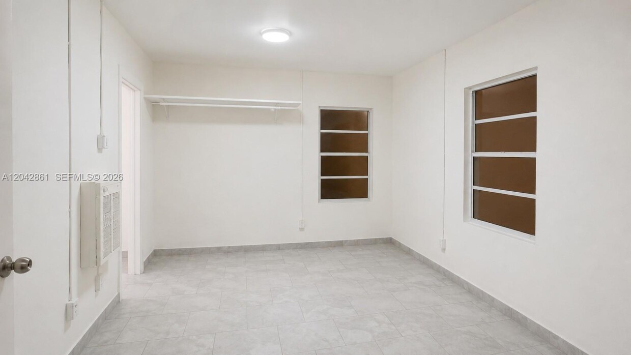 Foto del edificio - 240 SW 6th St