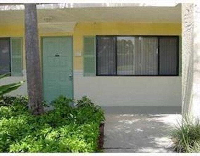 Foto del edificio - 1417 Meadows Cir W