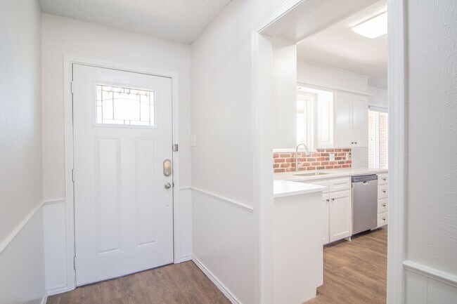 Building Photo - Welcome Home!!!