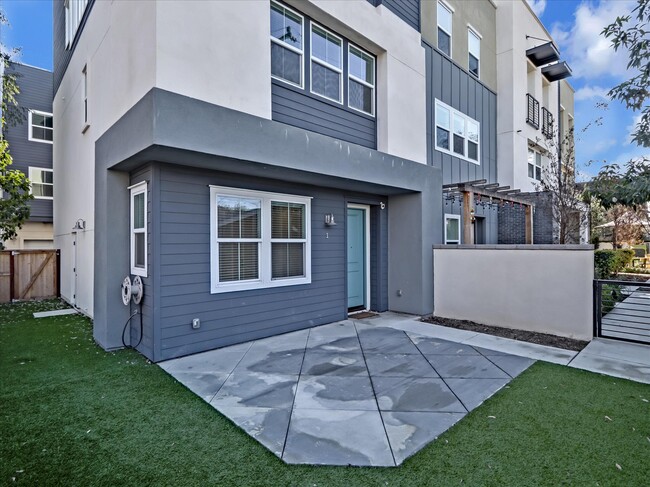 Building Photo - 1452 N Harbor Blvd