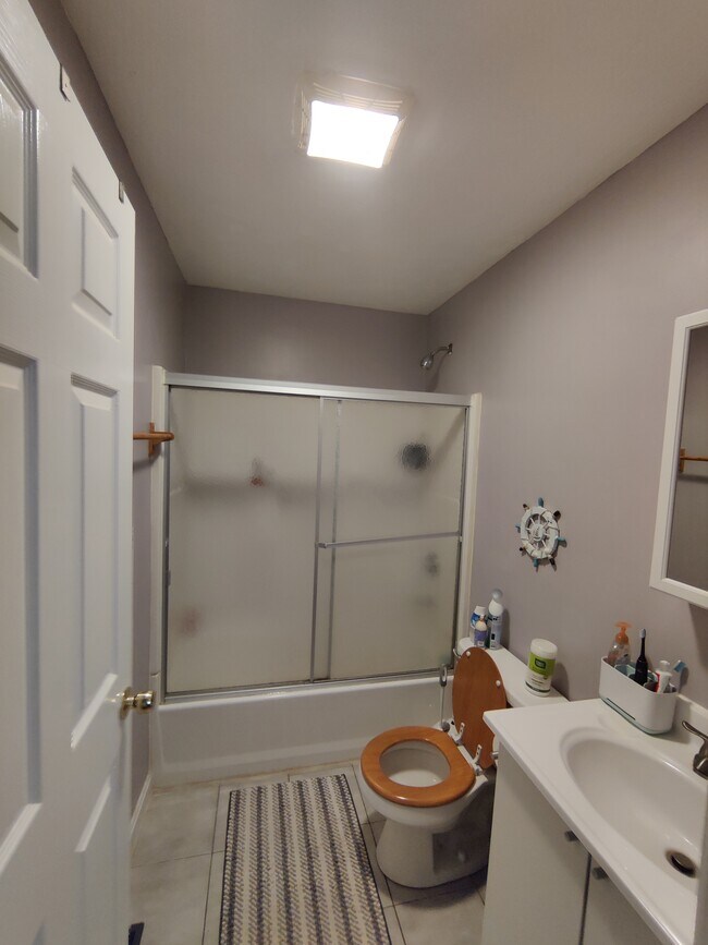 Baño - 235 Columbia Rd