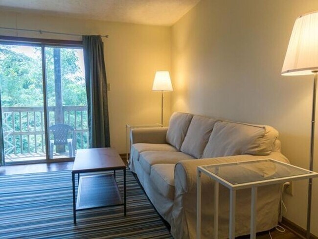 Foto del edificio - 3-Bedroom Apartment Near IU Bloomington Campus