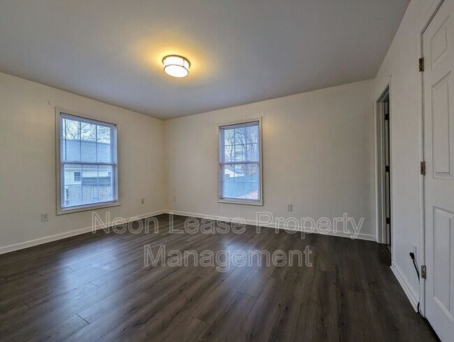 Building Photo - 605 Beechwood Ave
