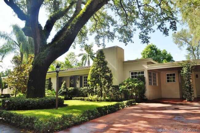 Foto del edificio - 926 Andalusia Ave