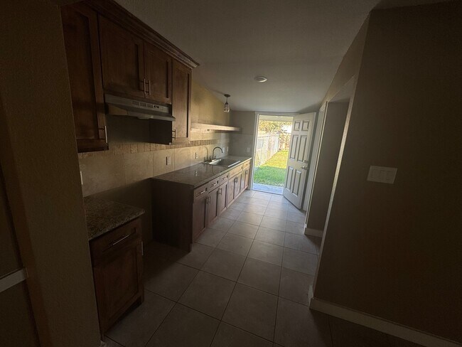 Foto del edificio - 207 E Mitchell Rd