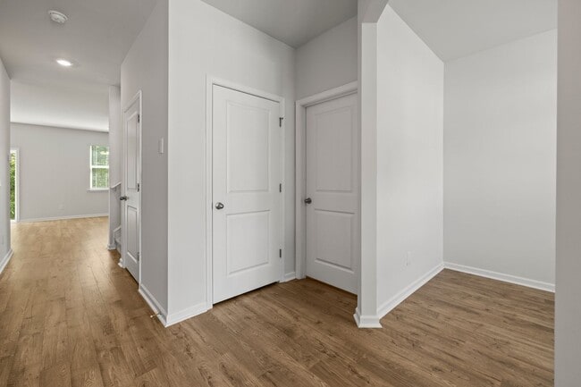 Building Photo - 4 Bedrooms Plus an Office on Cul De Sac